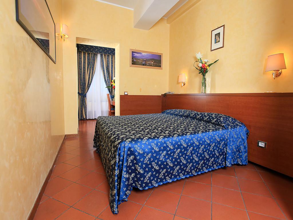 Casa Di Santa Francesca Romana A Ponte Rotto Δωμάτιο φωτογραφία