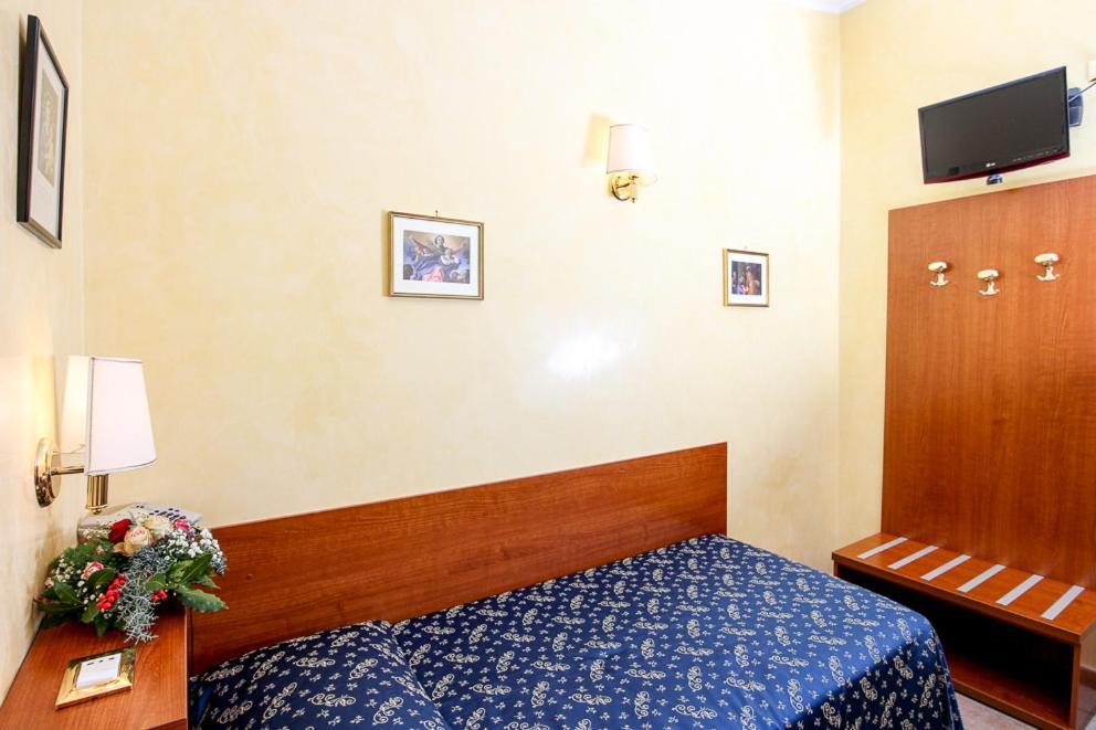 Casa Di Santa Francesca Romana A Ponte Rotto Εξωτερικό φωτογραφία